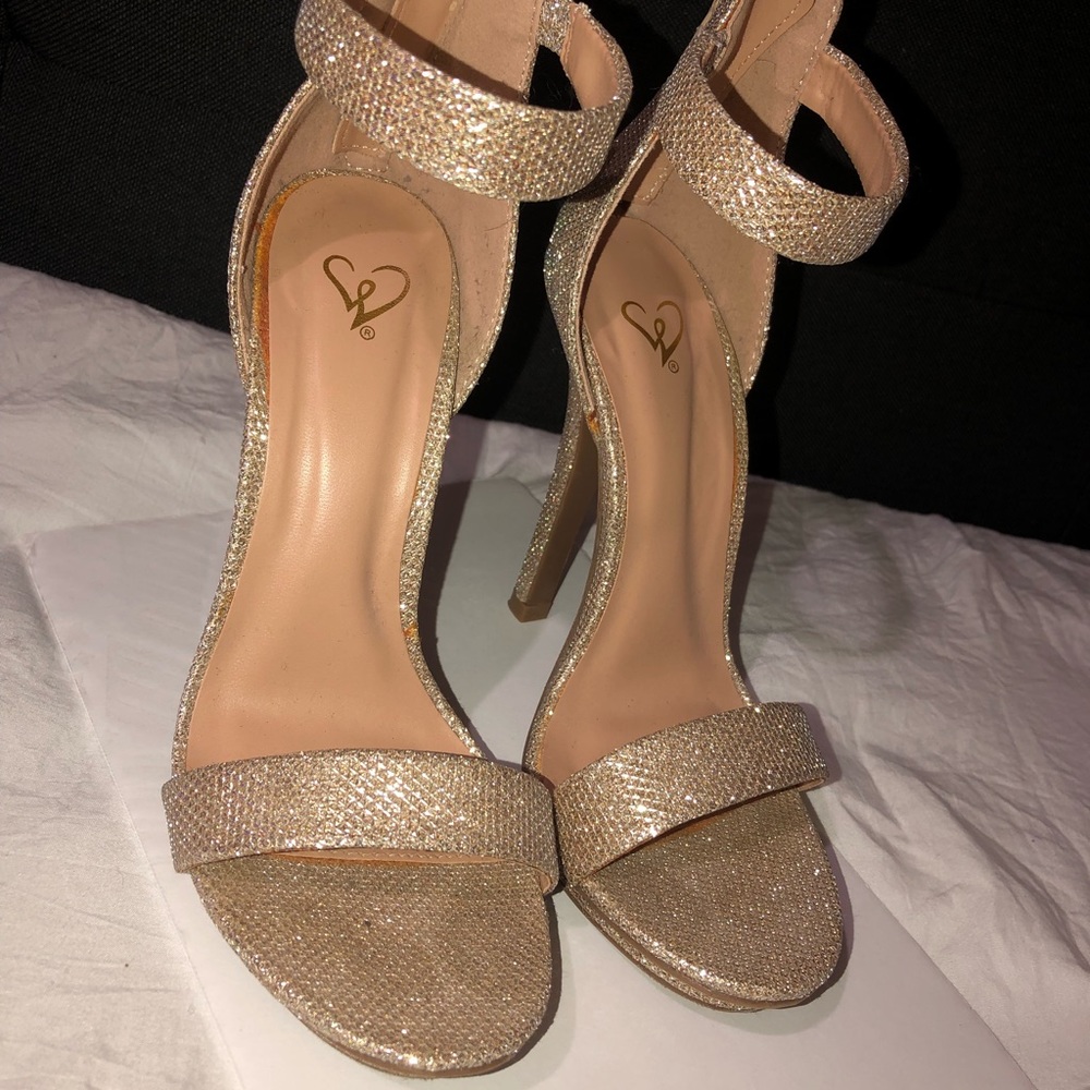 NEW Windsor Gold Glitter Heels